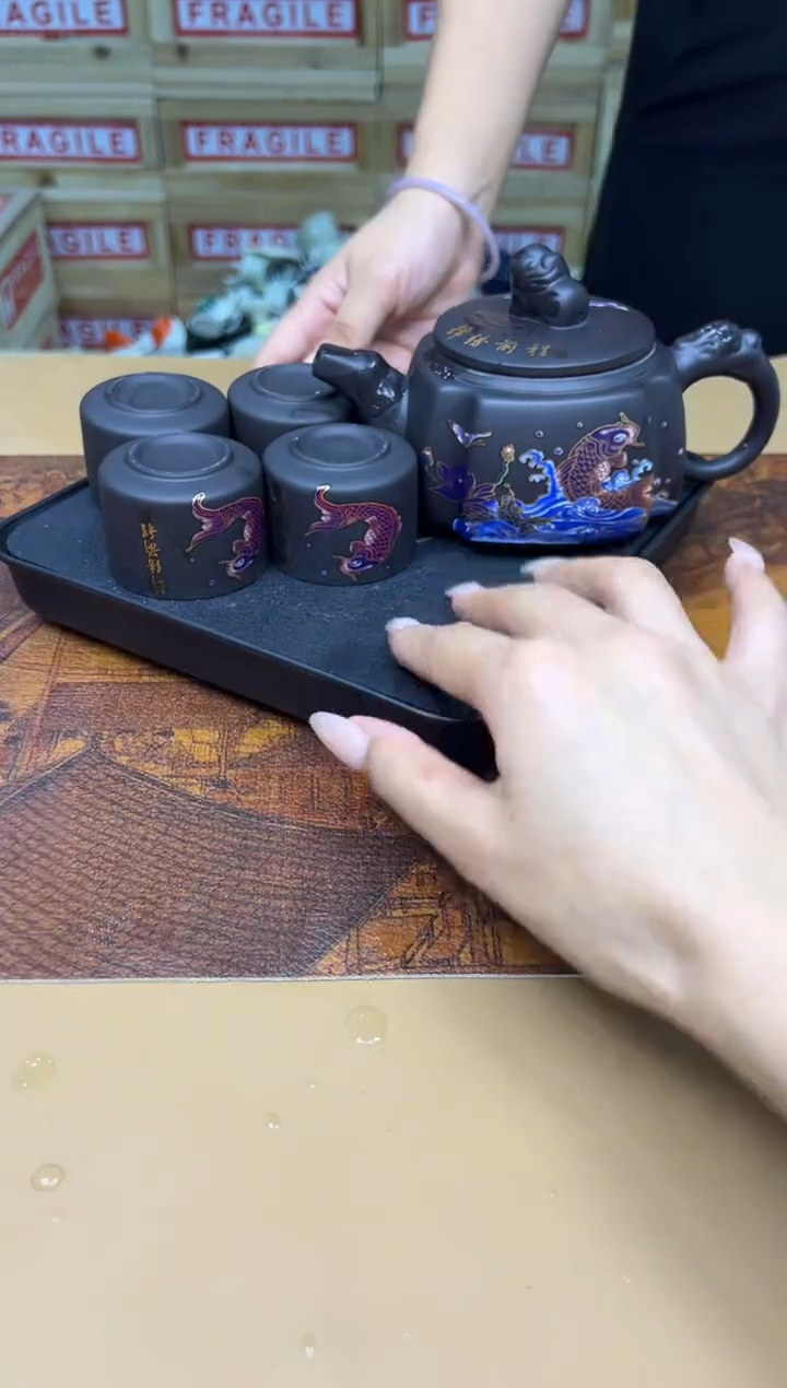 黑泥紫砂貔貅壶    