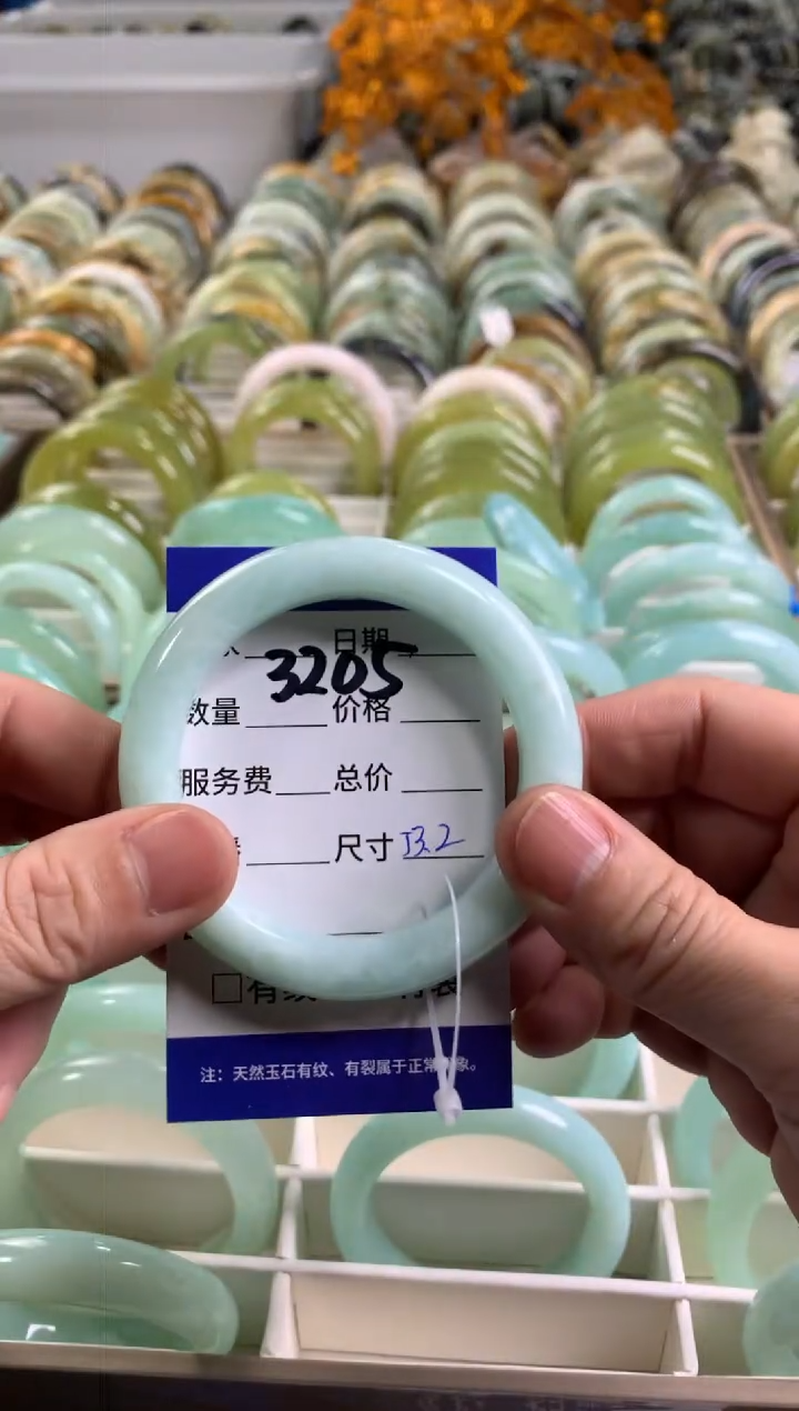 【闪购商品】蛇纹石玉手镯未镶嵌3205