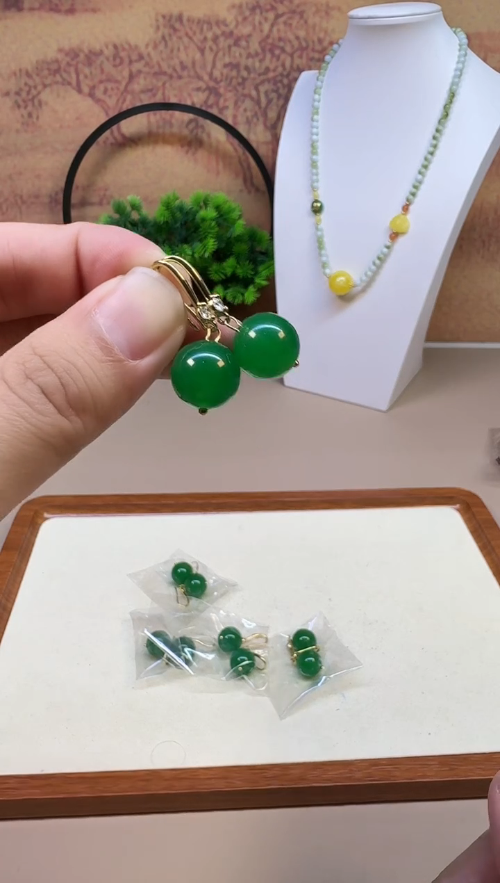 14K金镶嵌和田玉（碧玉）耳饰E107 