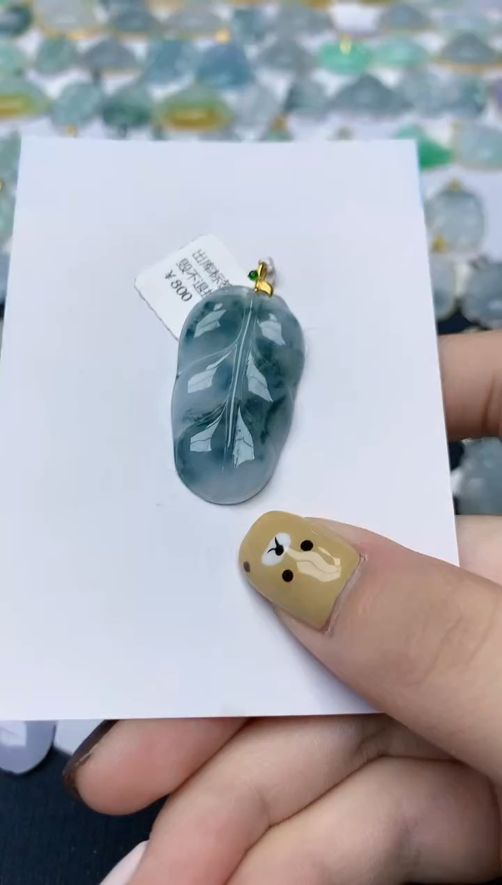 翡翠18K金镶嵌颈饰天然翡翠A货