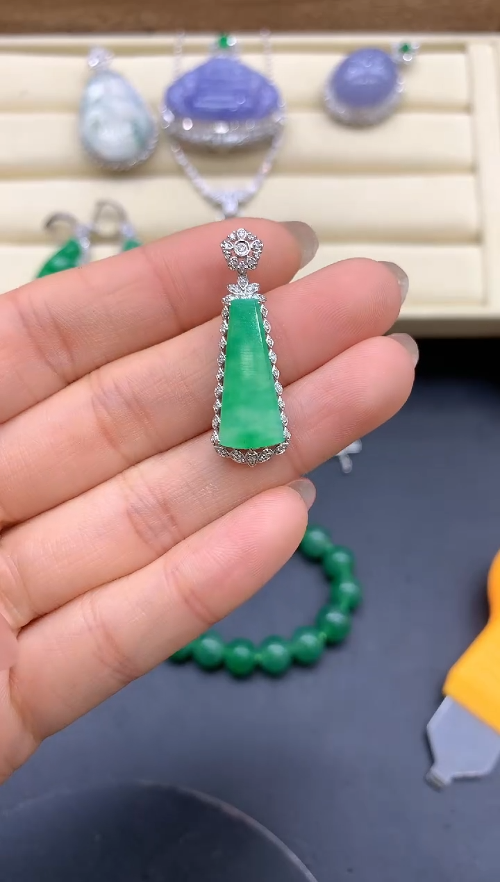 【闪购商品】翡翠颈饰18K金镶嵌107-中国好珍宝