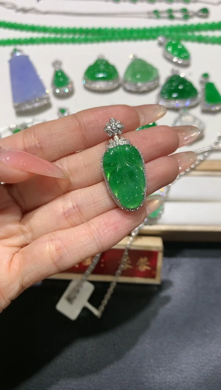 【闪购商品】翡翠吊坠(赠链)18K金镶嵌团购5