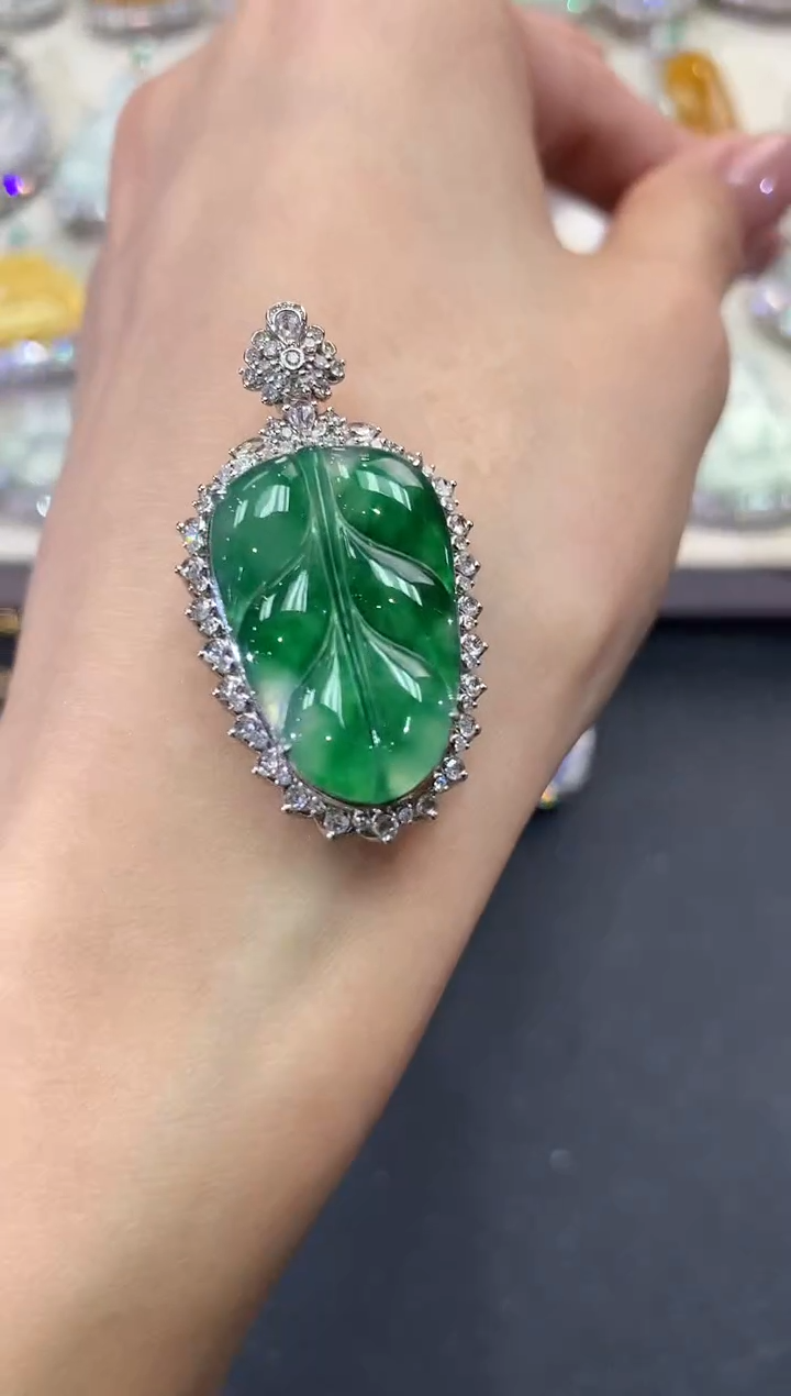 【闪购商品】翡翠吊坠(不含链)18K金镶嵌w50       