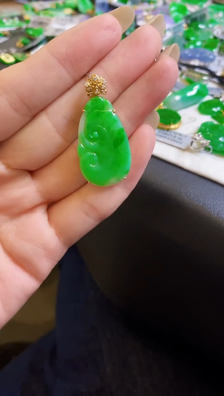 【闪购商品】定制翡翠18K金镶嵌吊坠