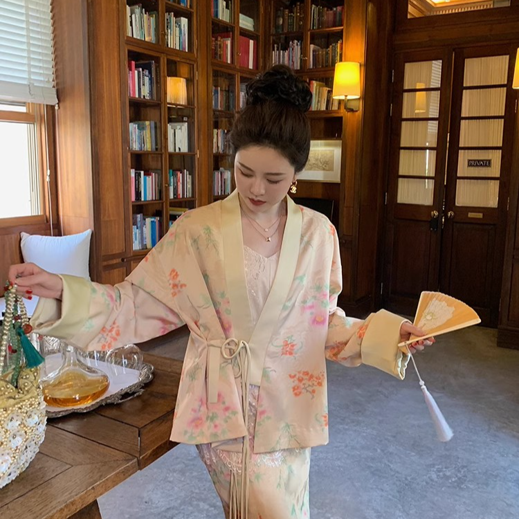 法式浪漫 美女的内搭柔软蕾丝打底衫纯欲花边吊带百搭上衣