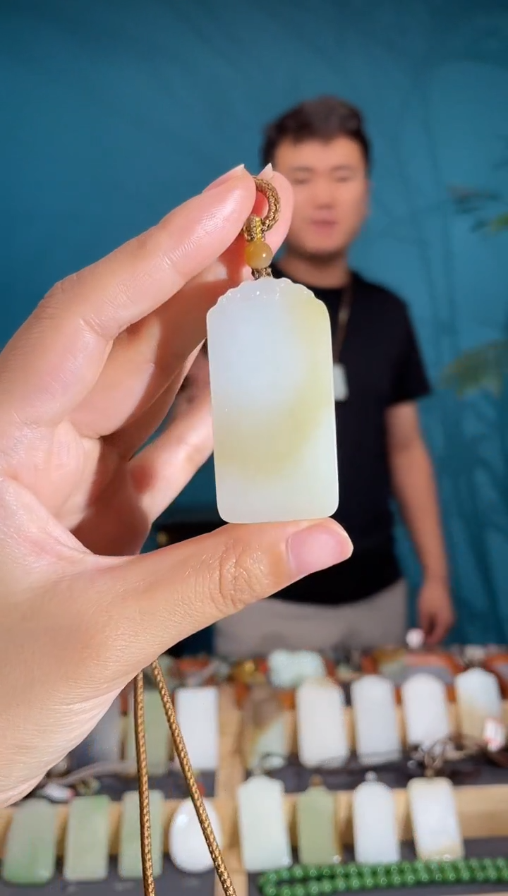 颈饰未镶嵌和田玉1