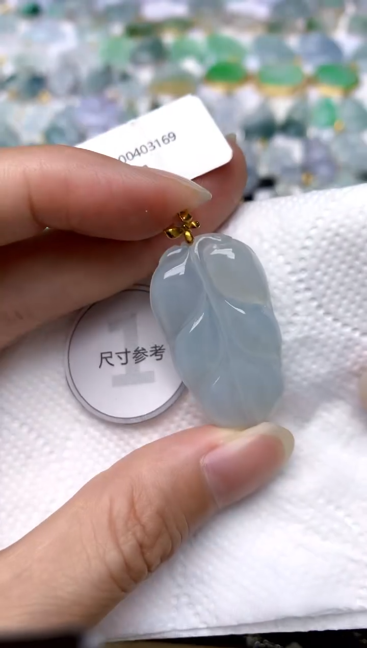 颈饰18K金镶嵌翡翠天然A货翡翠