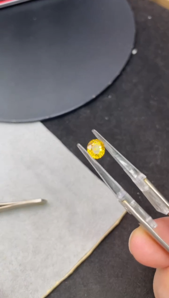 【闪购商品】锆石裸石未镶嵌2.44克拉天然黄色锆石