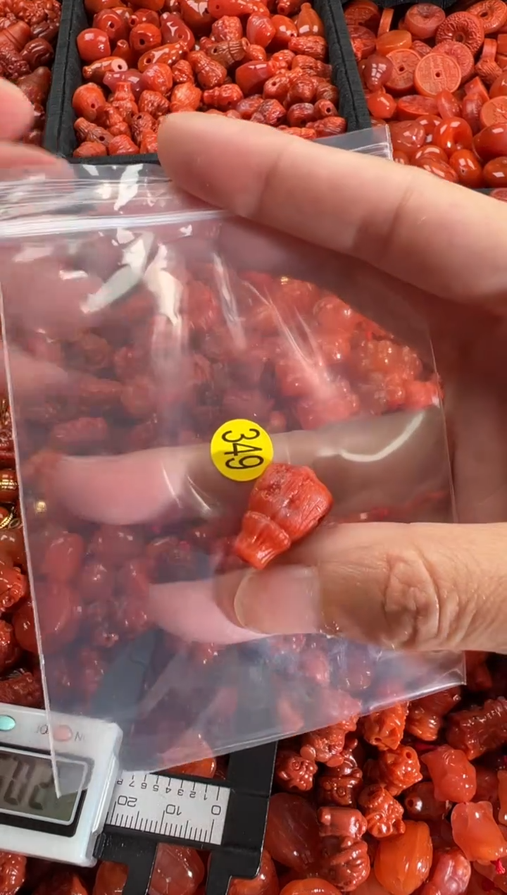 【闪购商品】南红玛瑙颈饰未镶嵌1