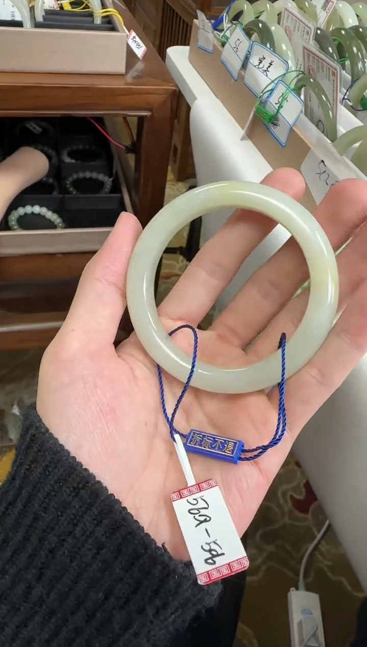 未镶嵌手镯和田玉56