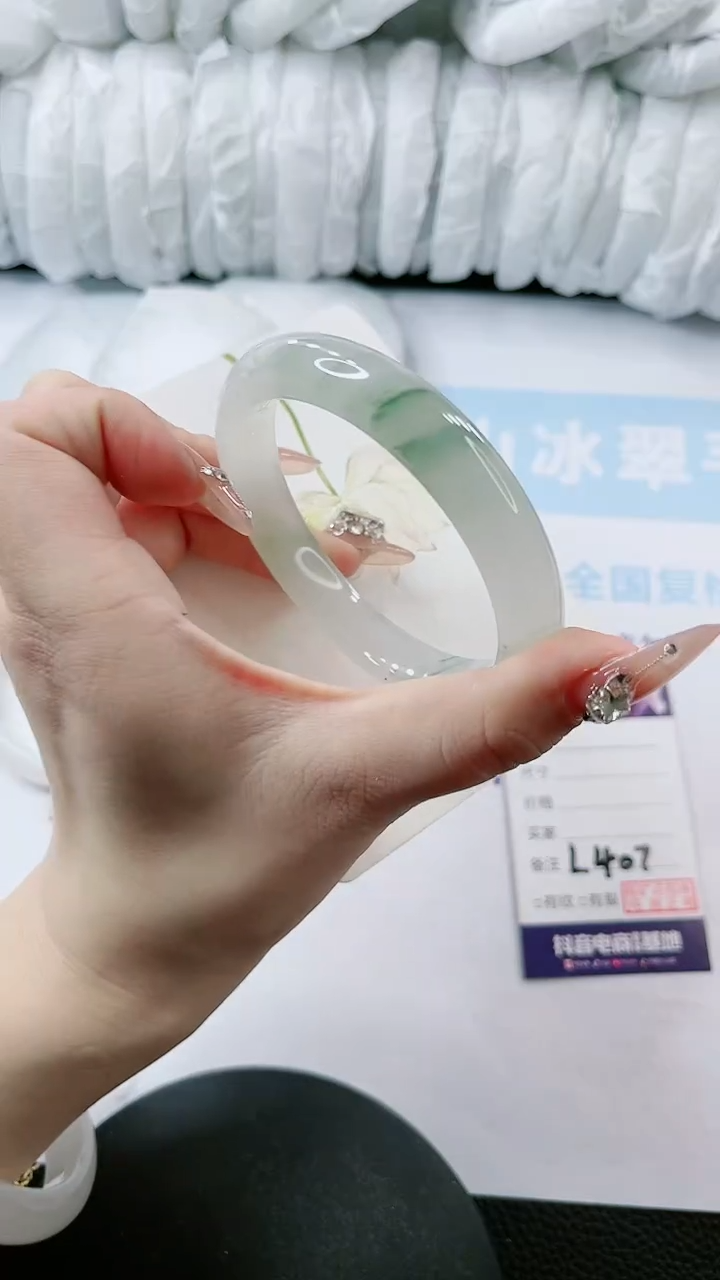 【闪购商品】石英质玉手镯未镶嵌多样性发货L407