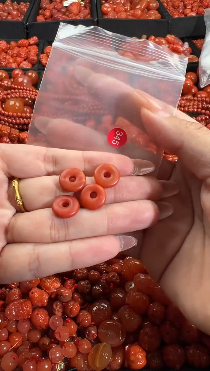 南红玛瑙未镶嵌颈饰1