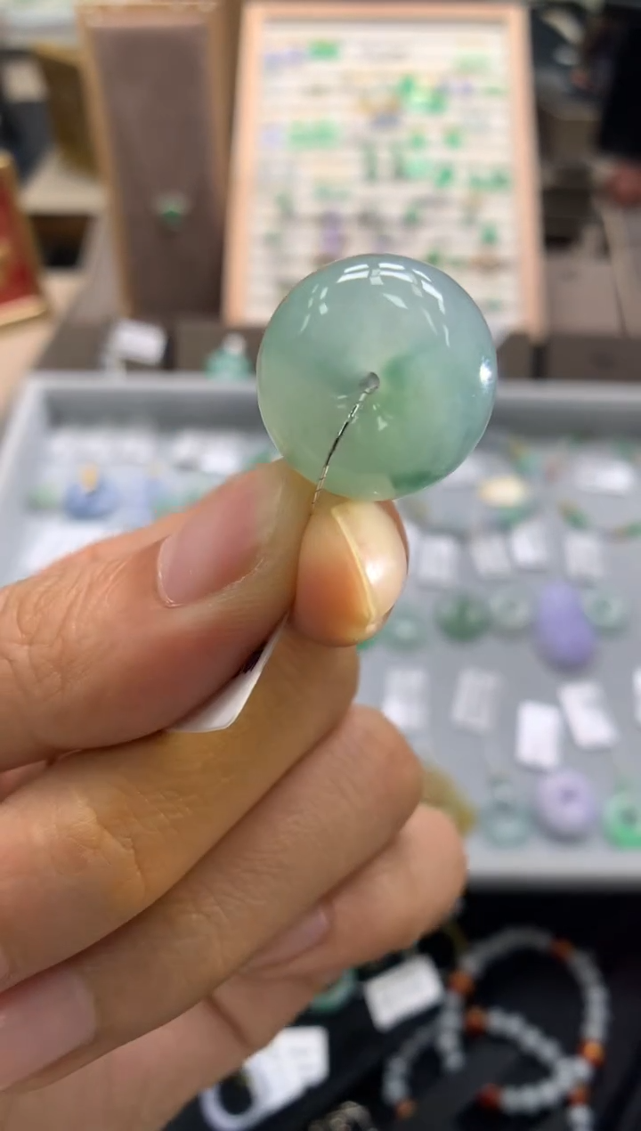 颈饰未镶嵌翡翠平安扣