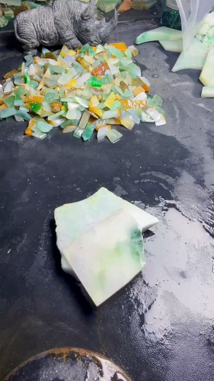 未镶嵌挂件翡翠老**生天然翡翠239