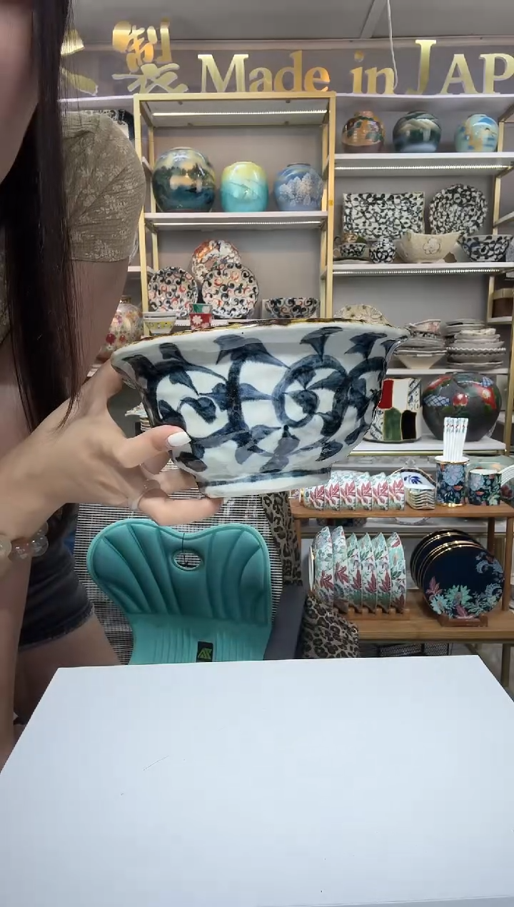 陶瓷Bloom手绘唐草变形面碗19.5cm