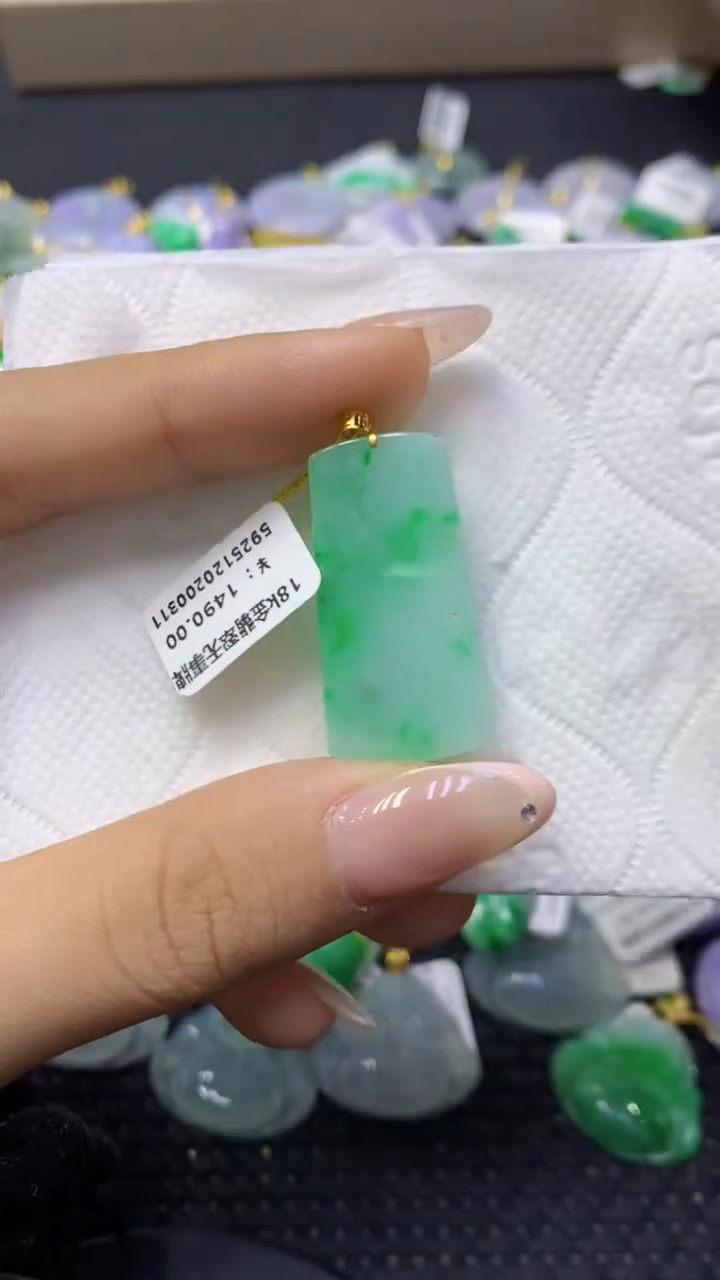 颈饰18K金镶嵌翡翠天然缅甸翡翠A货