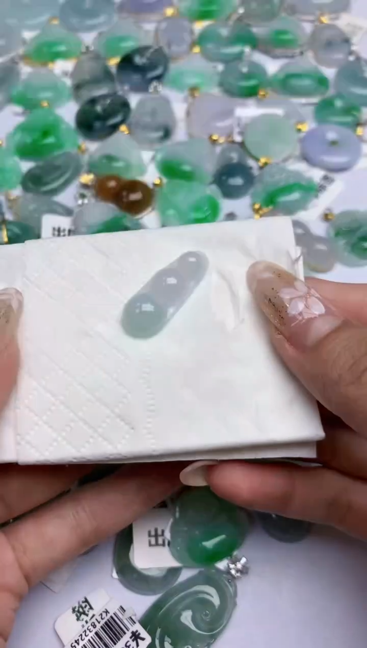 翡翠未镶嵌颈饰天然A货翡翠