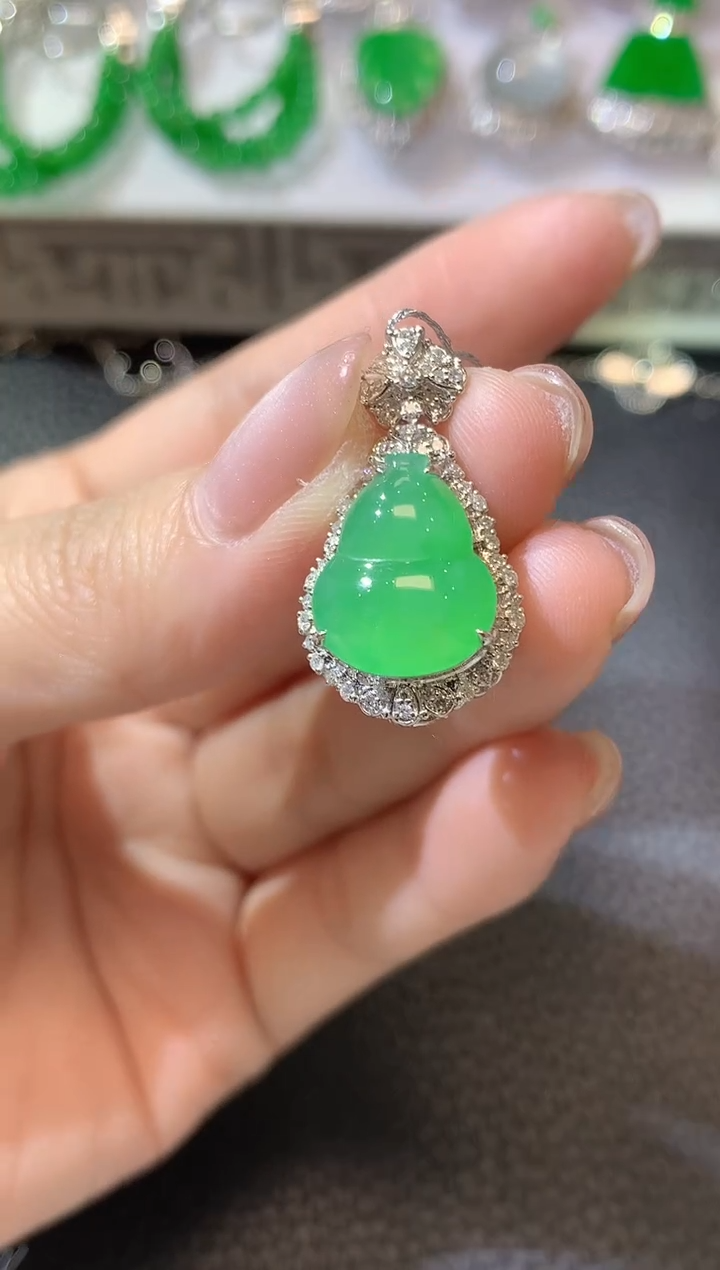 【闪购商品】翡翠吊坠(不含链)18K金镶嵌C25