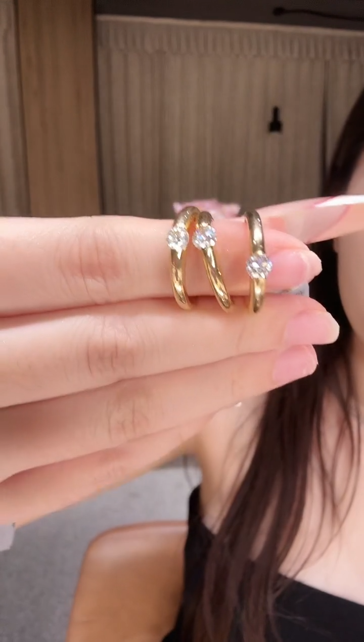 戒指18K金镶嵌钻石戒指