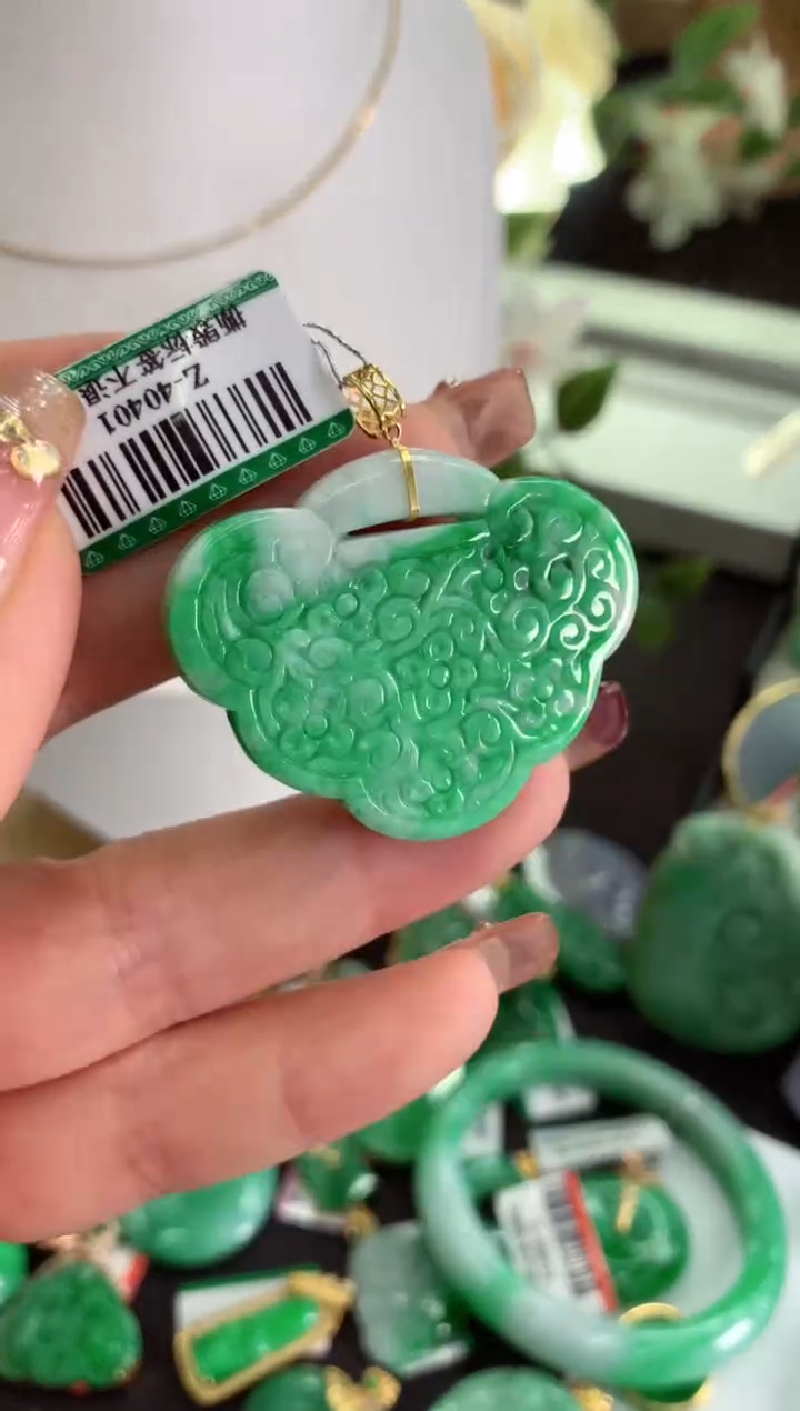 【闪购商品】翡翠吊坠(不含链)18K金镶嵌挂件