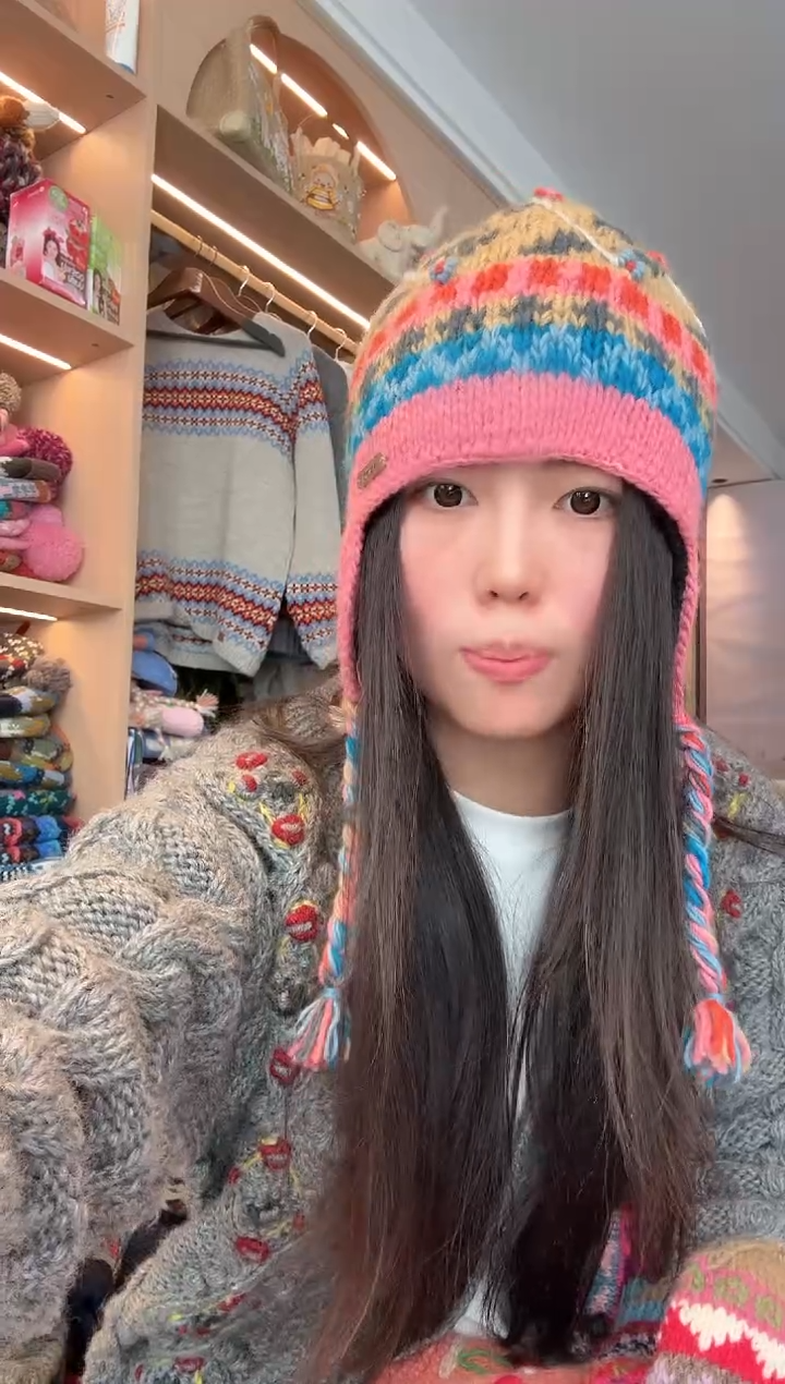 羊毛粉色刺绣护耳羊毛帽