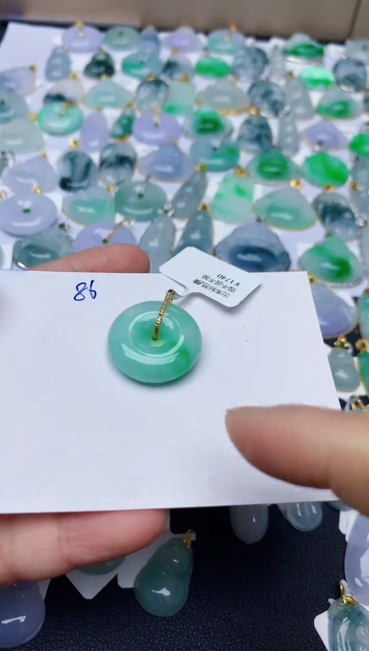 【闪购商品】翡翠颈饰18K金镶嵌天然翡翠A货   