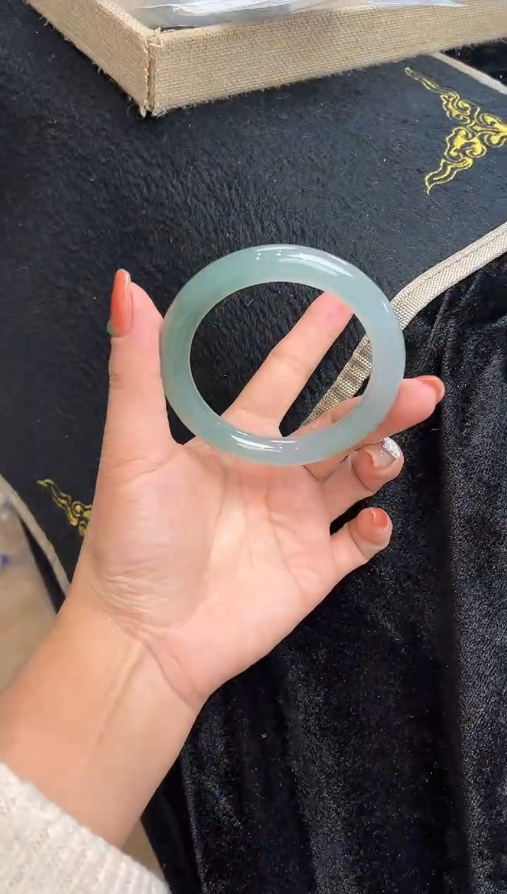 未镶嵌手镯翡翠手镯