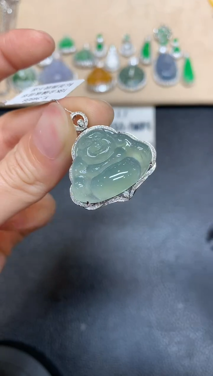 【闪购商品】翡翠颈饰18K金镶嵌佛公【无服务费