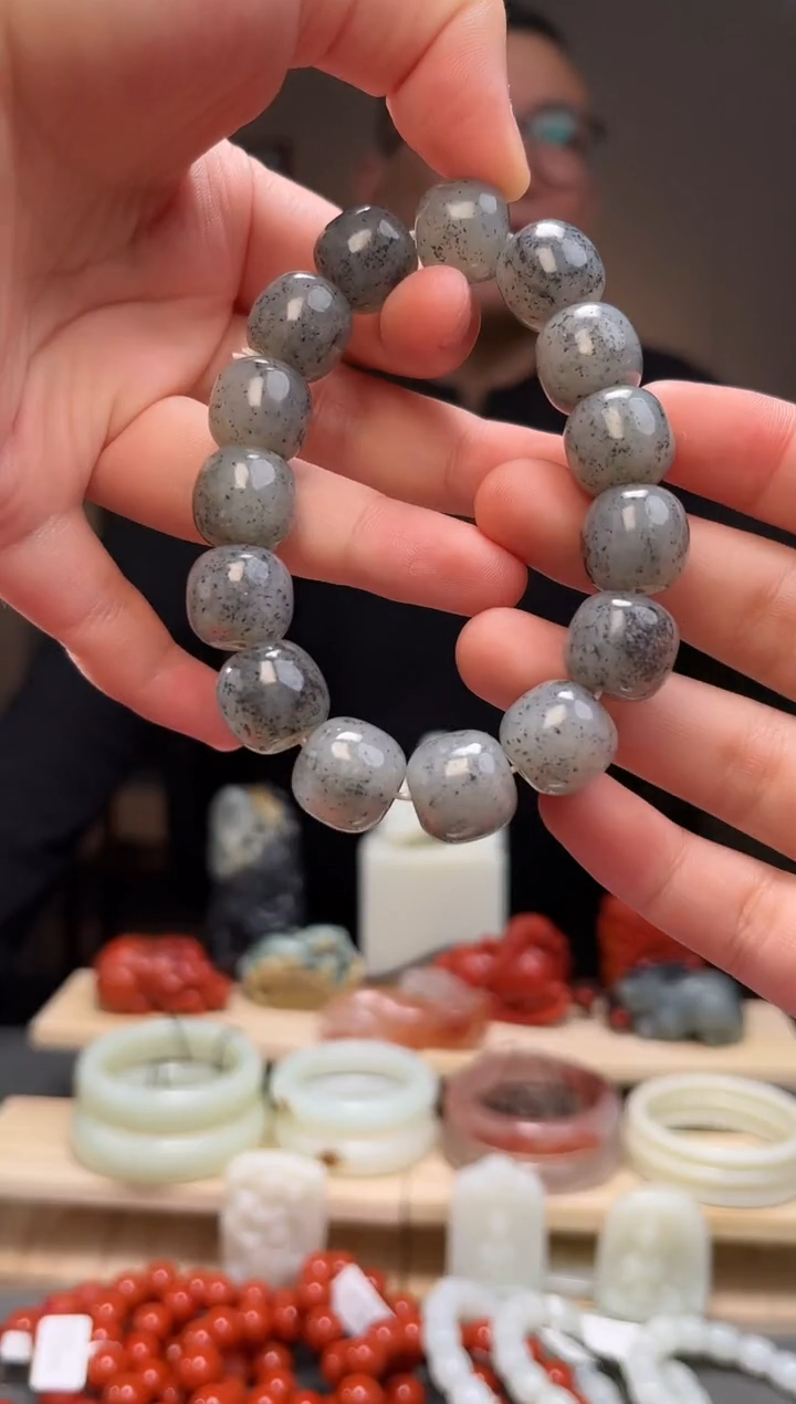 颈饰未镶嵌和田玉手串