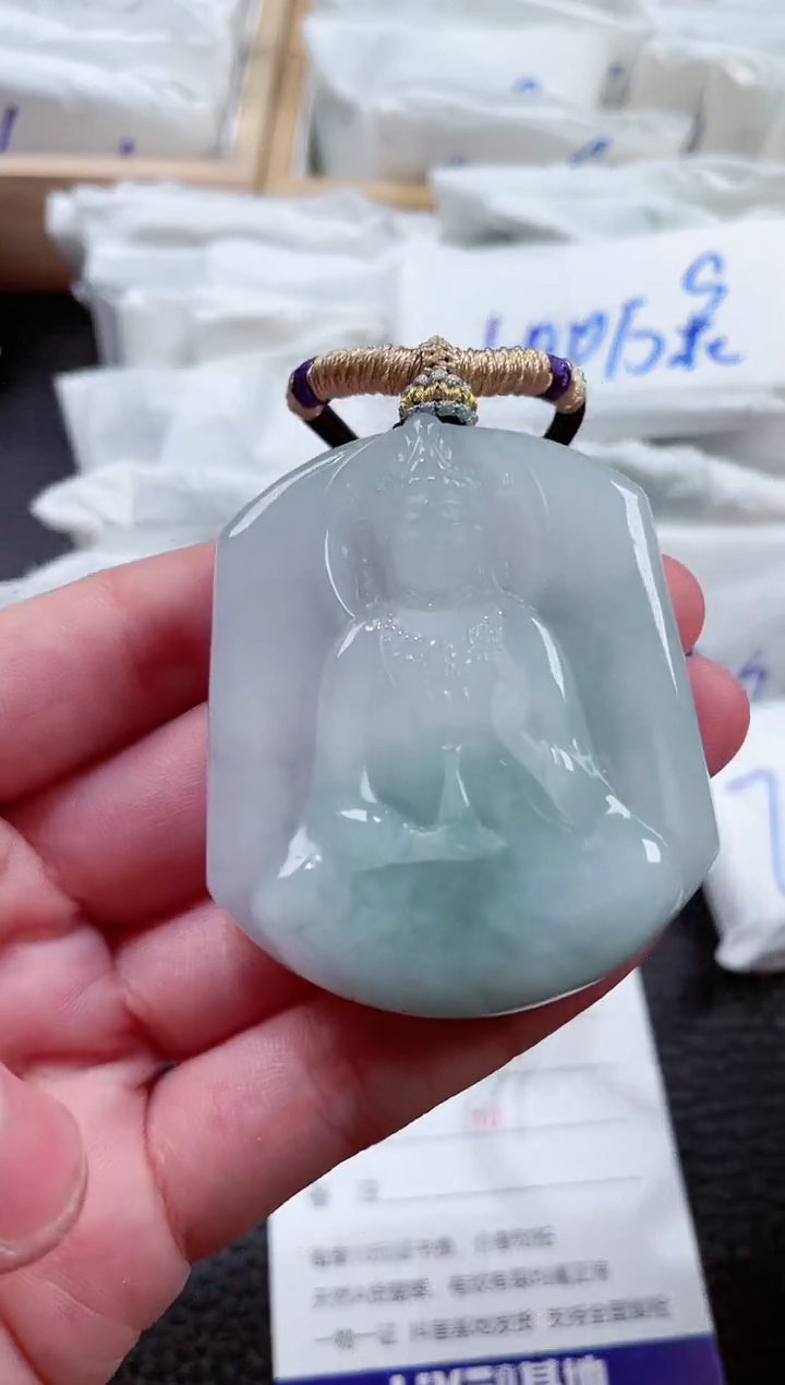 【闪购商品】翡翠颈饰未镶嵌00002610素衣观音