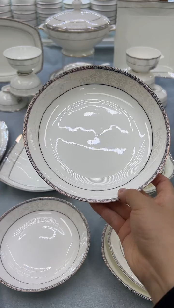 骨瓷玲珑8圆饭盘2个