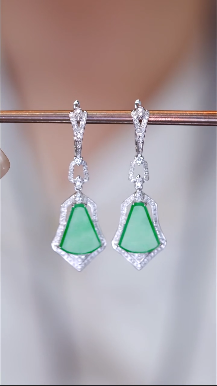 18K金镶嵌翡翠耳饰88