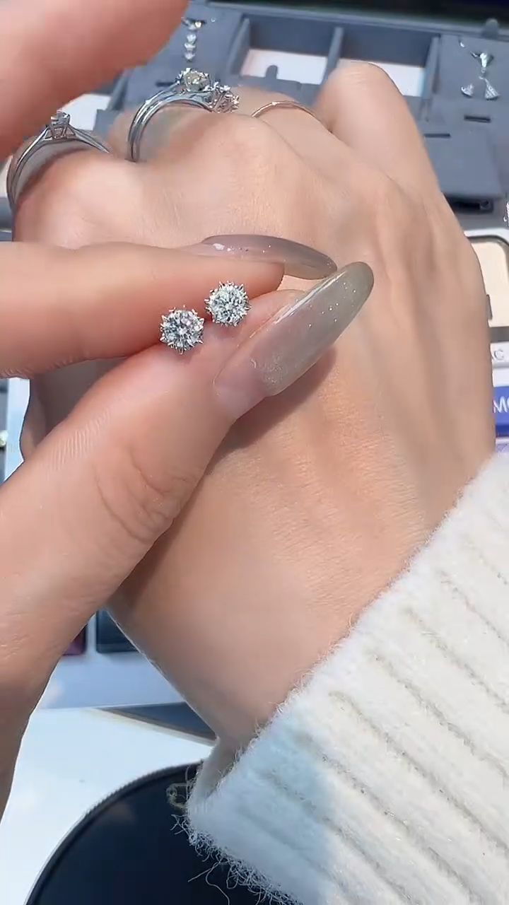 【闪购商品】钻石50分耳钉18K金镶嵌发一