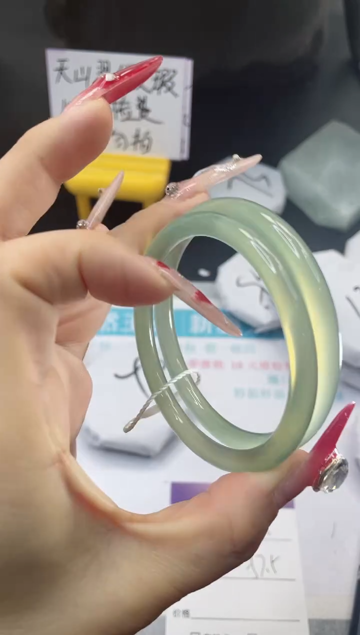 【闪购商品】石英质玉手镯未镶嵌45