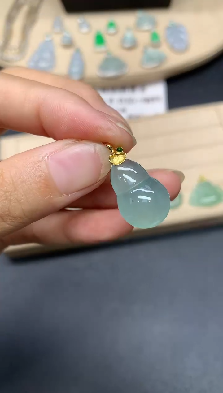 翡翠18K金镶嵌吊坠(不含链)葫芦【无服务费】