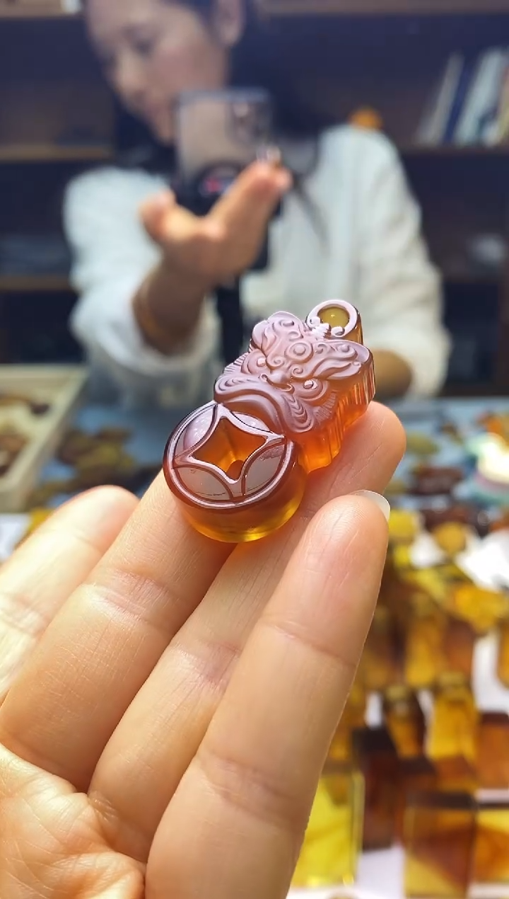 琥珀颈饰未镶嵌SN90-107（醒狮扣）