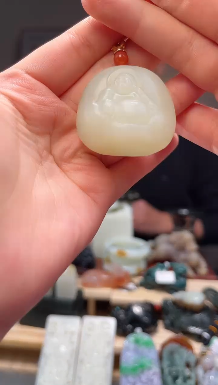 颈饰未镶嵌和田玉吊坠