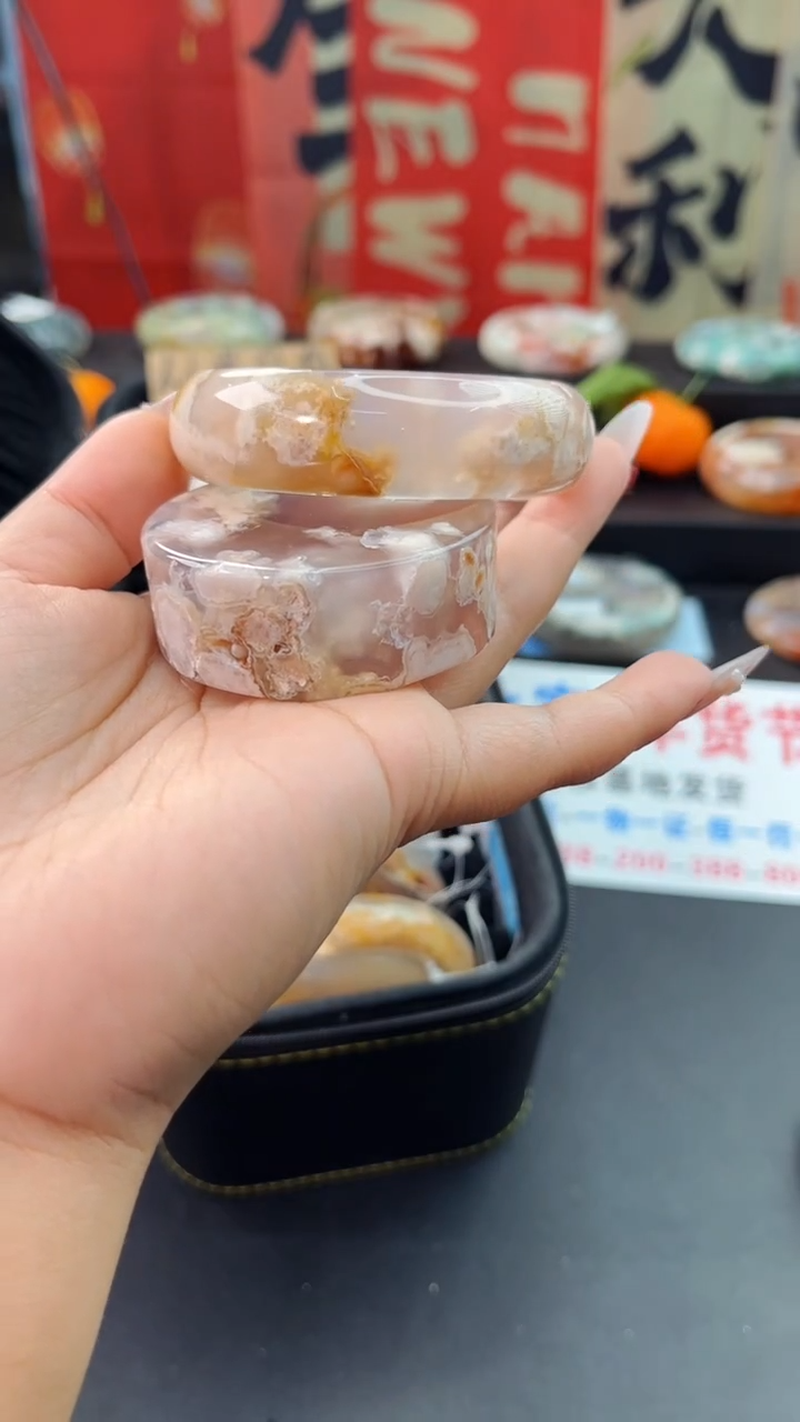 【闪购商品】石英质玉手镯未镶嵌赠送镯心（56圈口）