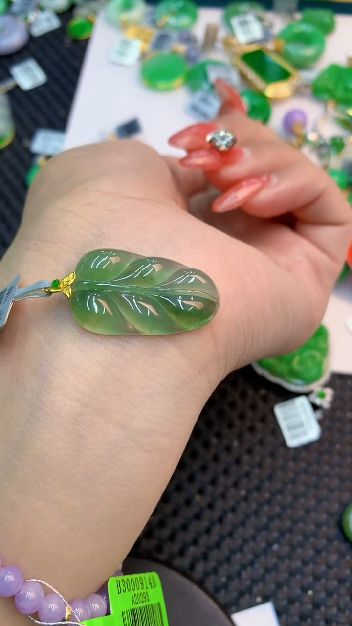 颈饰18K金镶嵌翡翠1