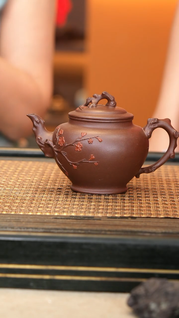 茶壶紫砂RWH45《梅报春》紫玉金砂