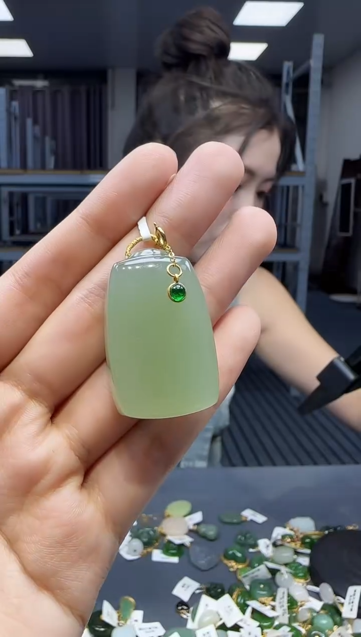 和田玉18K金镶嵌挂件1