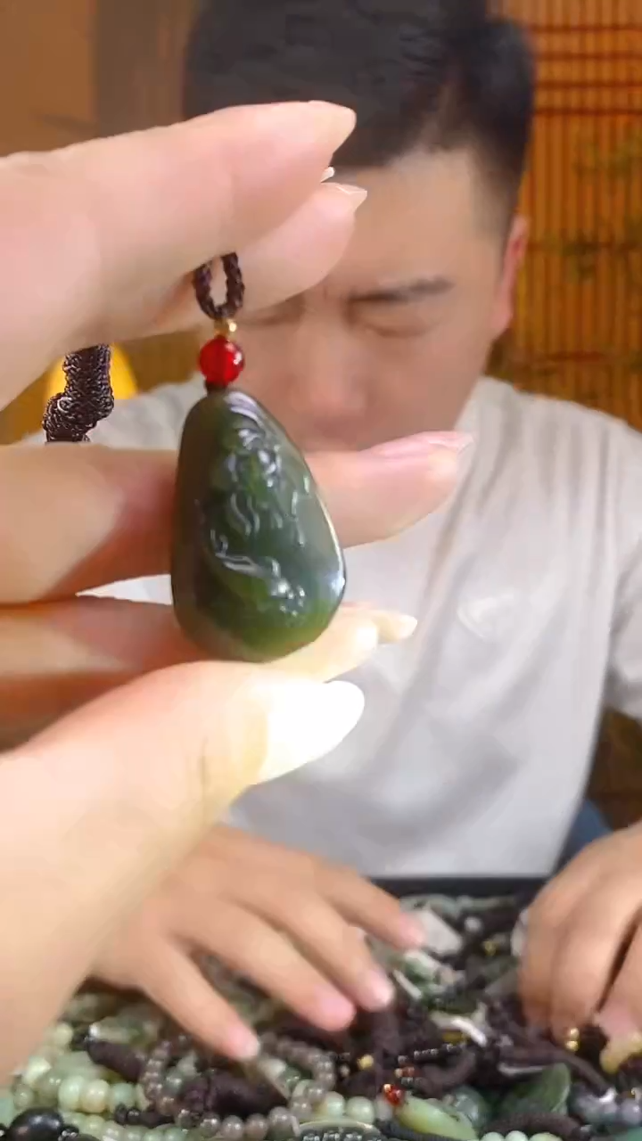 和田玉未镶嵌颈饰多样性发货，拍一发一