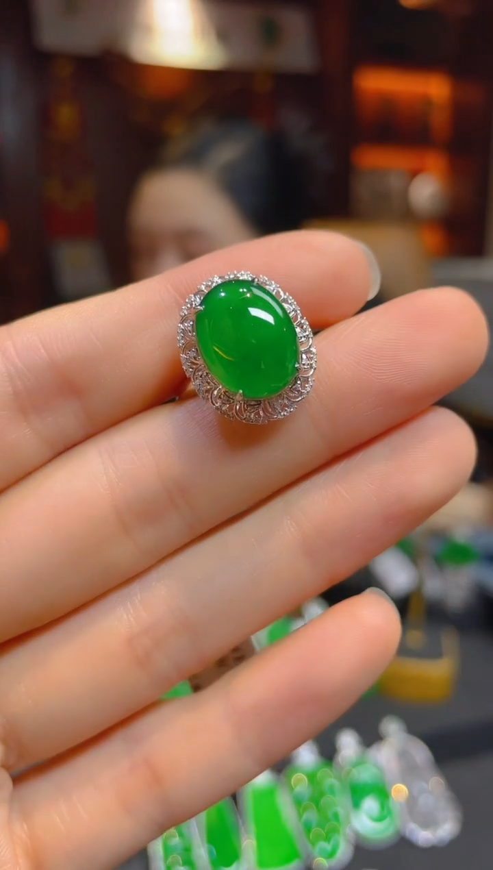 【闪购商品】翡翠戒指18K金镶嵌115129天然A货翡翠蛋面戒指