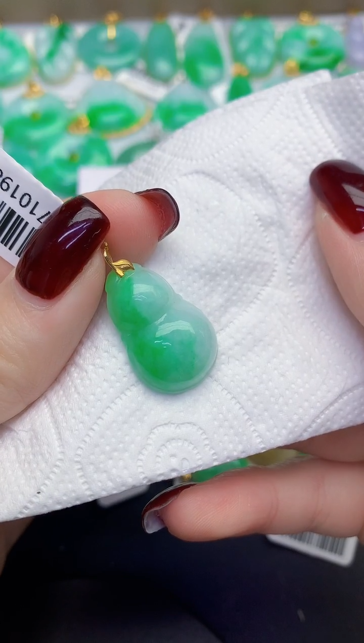 颈饰18K金镶嵌翡翠缅甸天然翡翠a货