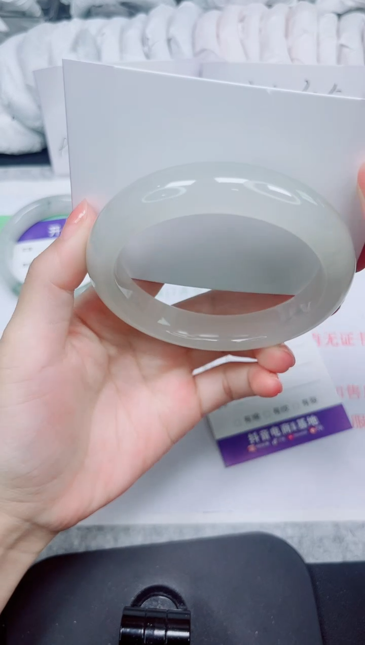 石英质玉手镯未镶嵌20-64