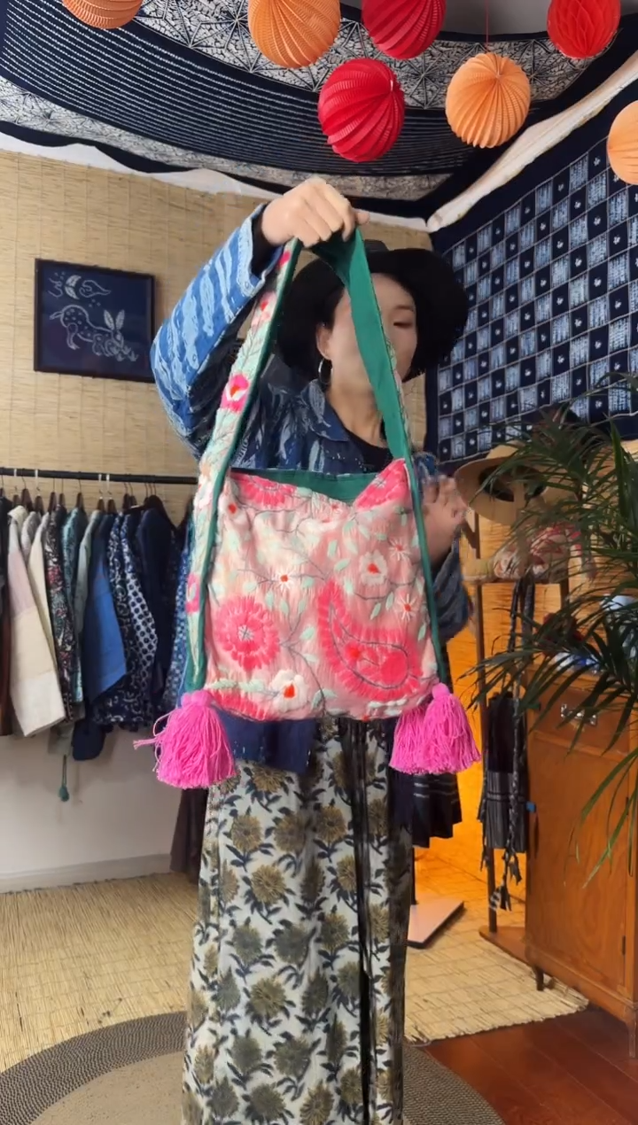 【闪购商品】设计师款丝绸刺绣包粉