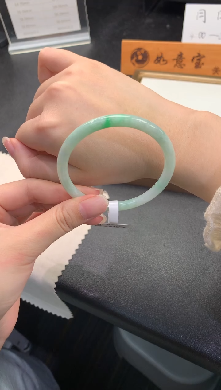 【闪购商品】翡翠手镯未镶嵌            