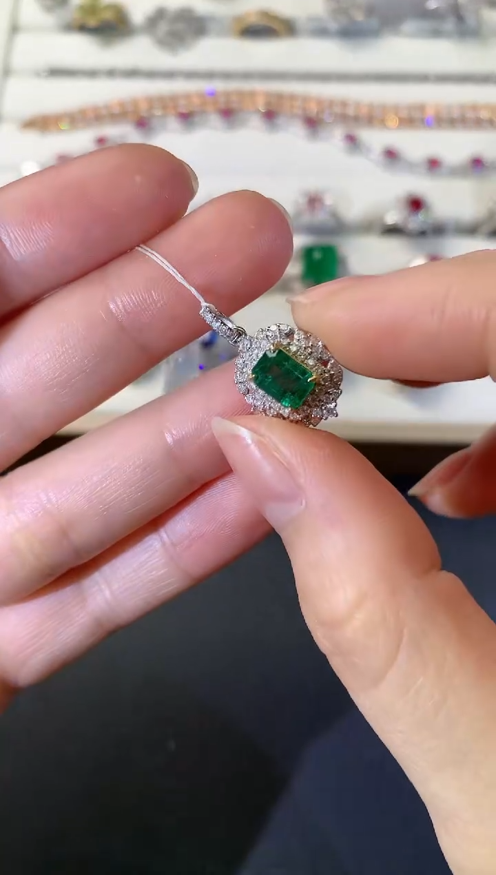 【闪购商品】祖母绿吊坠18K金镶嵌D34|4500