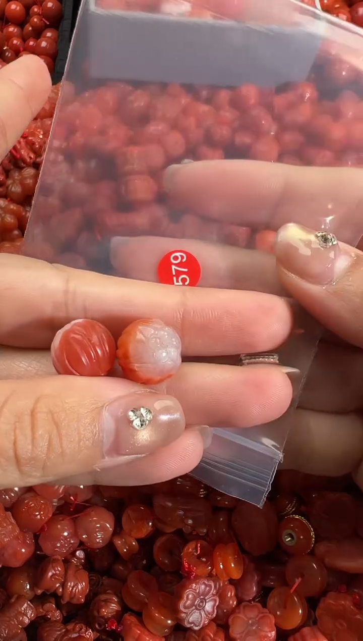 南红玛瑙合金颈饰1