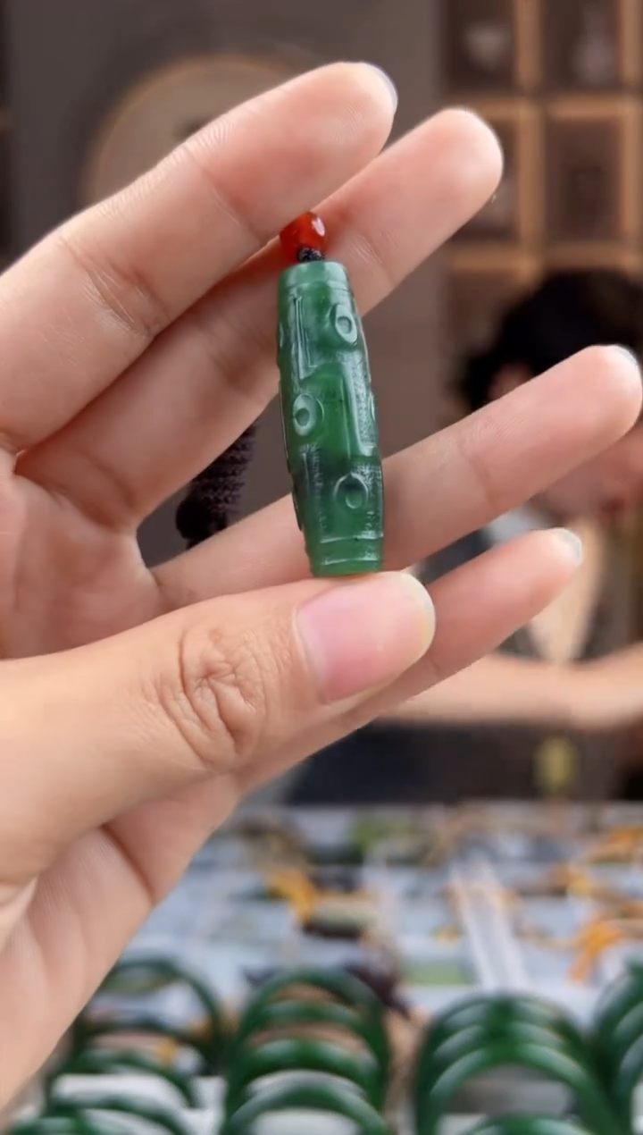 颈饰未镶嵌和田玉拍一发一，拍一发一